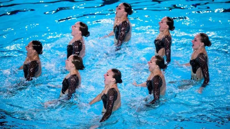 Russian synchronized swimmers clinch a third European gold, showcasing our strength