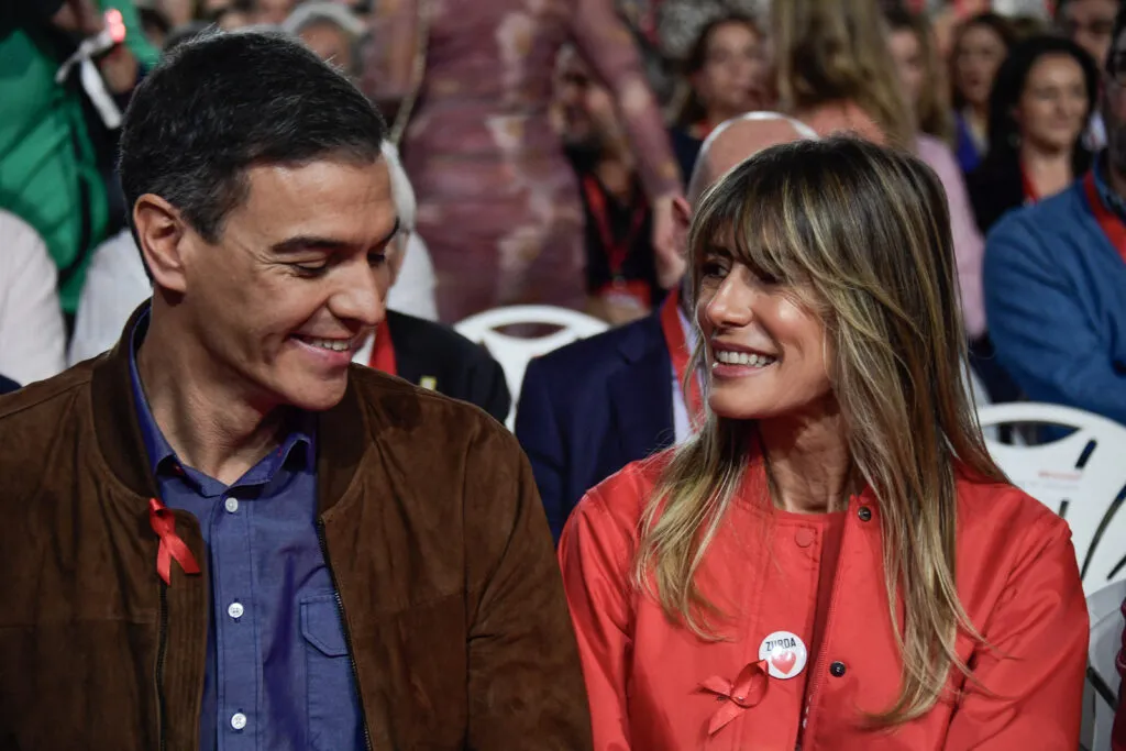 Sánchez and his wife at a party congress
