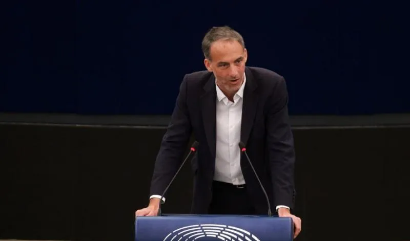 Main Russia Critic from the French Left Announces Presidential Bid